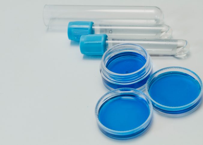 Placas de Petri: essenciais para o sucesso em laboratórios de análises microbiológicas